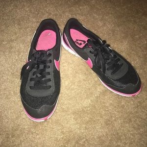 Women’s Nike Shoes Black & Pink 8.5